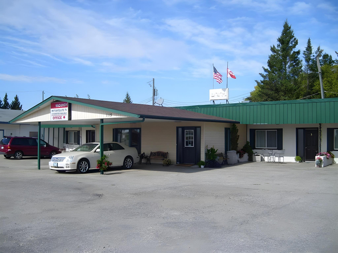 Public Area, Maple Leaf Motel Emerson, Division No. 3