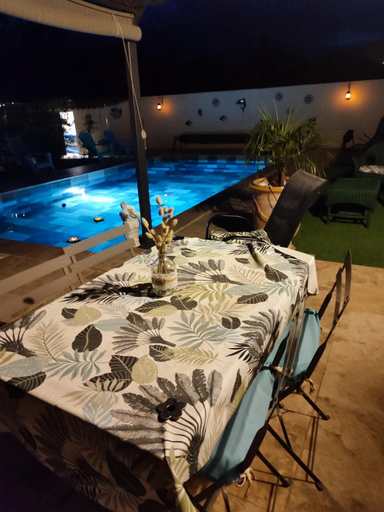 Sport & Beauty 4, Chez Brigitte Chambre d hotes avec cour privative,piscine,, Vaucluse