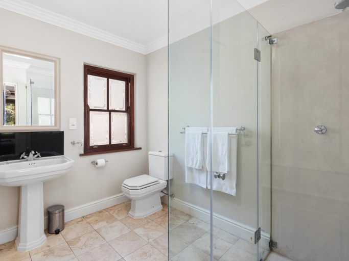 Bathroom 4, Winelands Golf Lodges 2, Cape Winelands
