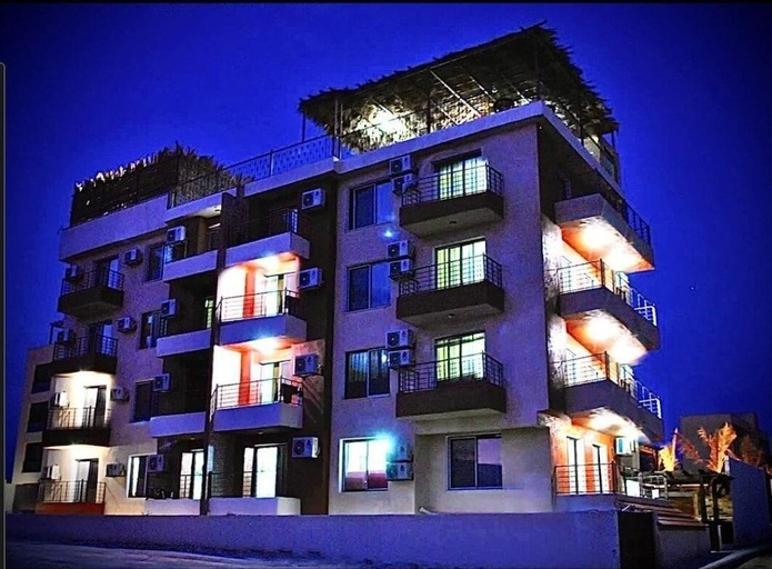 Exterior & Views