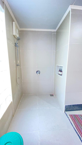 Bathroom 5, Villa Padi, Sleman