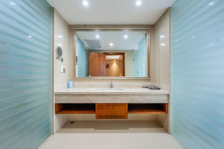 Bathroom 3, New Century Hotel, Pingliang