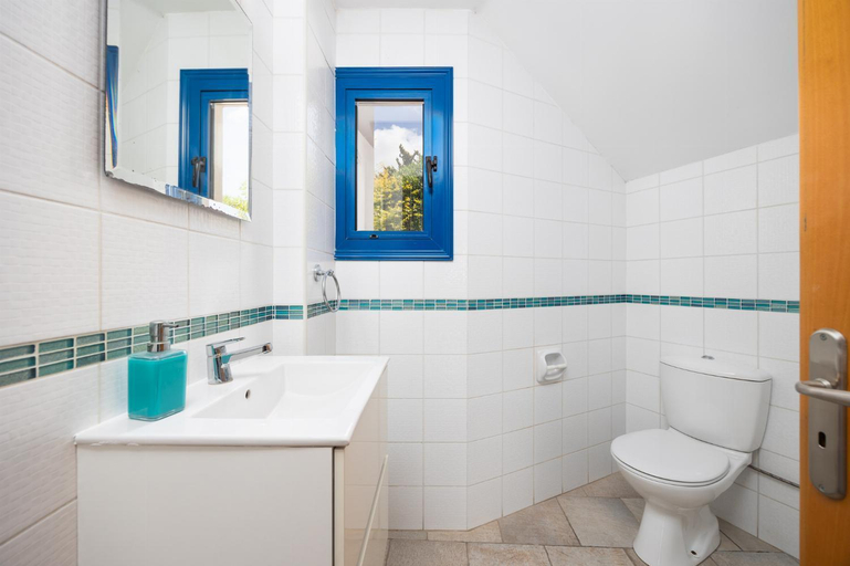Facilities 4, Villa Ermis