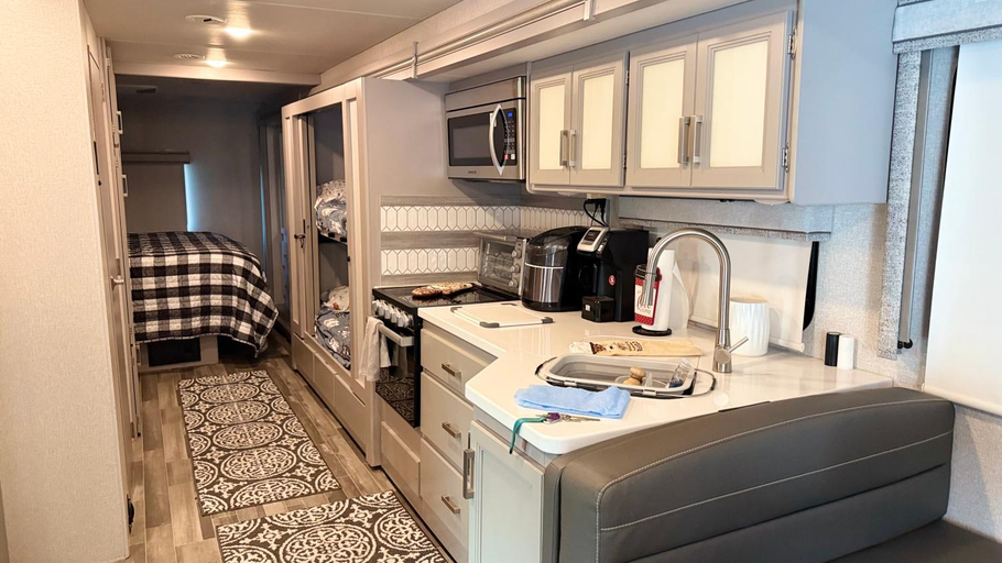 Others 4, Private Cozy R/V , for your enjoyment, Miami-Dade