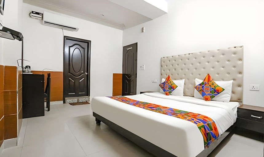 Bedroom 2, The Lazeez Hotel & Restaurant, Delhi