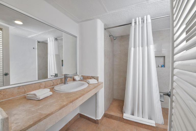 Bathroom 5, Krystal Beach Acapulco, Acapulco de Juárez