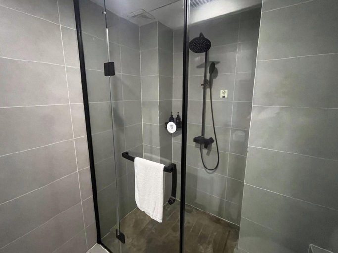 Bathroom 3, Starway Hotel Zhengzhou Dengfeng Shaolin Avenue, Zhengzhou