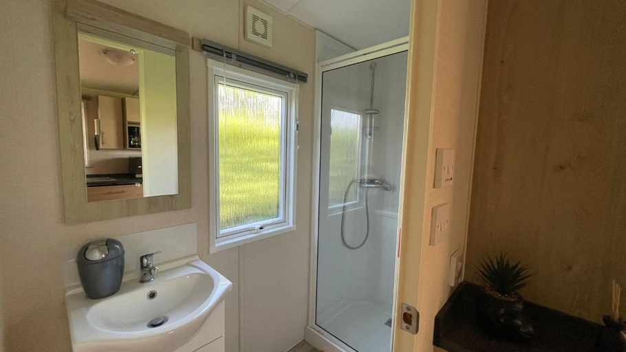 Bathroom 3, Mobilhome Cc372 Les Charmettes Siblu, Charente-Maritime