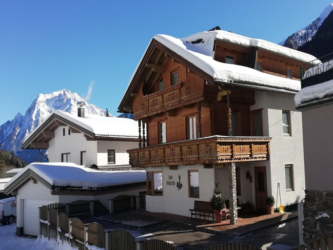 Exterior & Views 1, Chalet in Mayrhofen near Ski Slopes, Schwaz