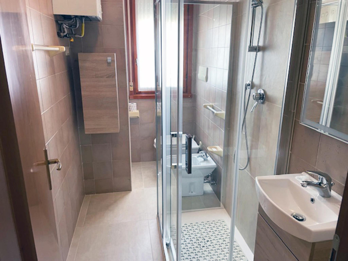 Bathroom, Appartamento con Terrazza in Residence con Piscina per 6 ospiti, Rovigo