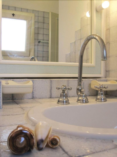 Bathroom, Baia Dei Delfini, Messina