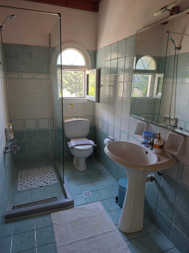 Bathroom 3, Alexandra Natalia Aparthotel, Ionian Islands