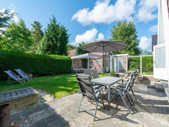 Others 5, Holiday Home Sint Maartenszee near Beach, Zijpe