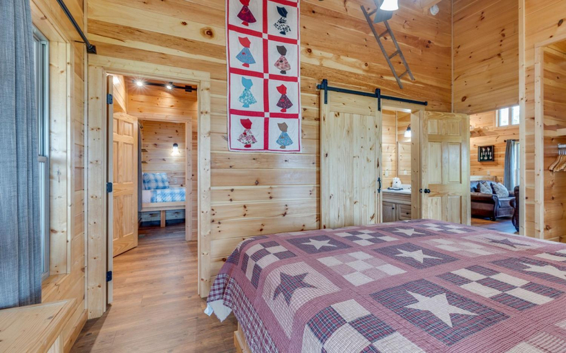 Bedroom 2, Lifes a Bear, Sevier