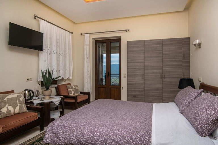 Bedroom 2, Αρχοντικο Γκιντωνη, Peloponnese