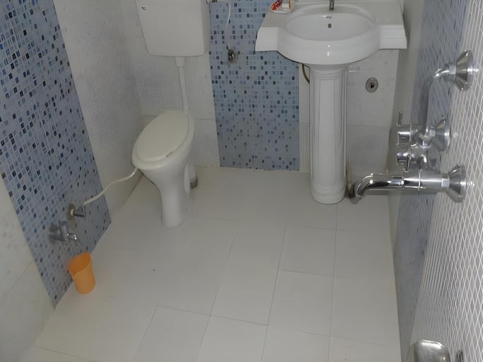 Bathroom 4, Hotel Mittal Avenue, Ujjain
