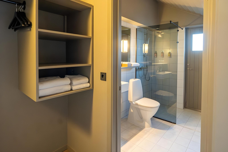 Bathroom 4, The Hill Hotel at Flúðir, Hrunamannahreppur