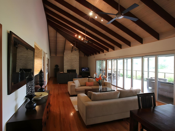 Others 5, Lake Weyba Cottages, Maroochy