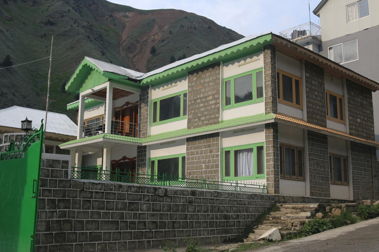 Exterior & Views