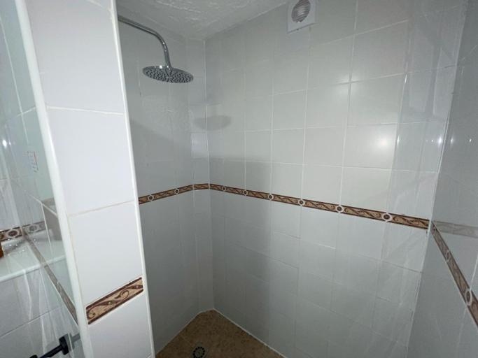 Bathroom 2, La casa de familia, Málaga