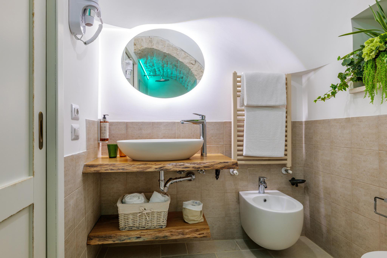 Bathroom, Trulli in ancient farm with pool, Taranto