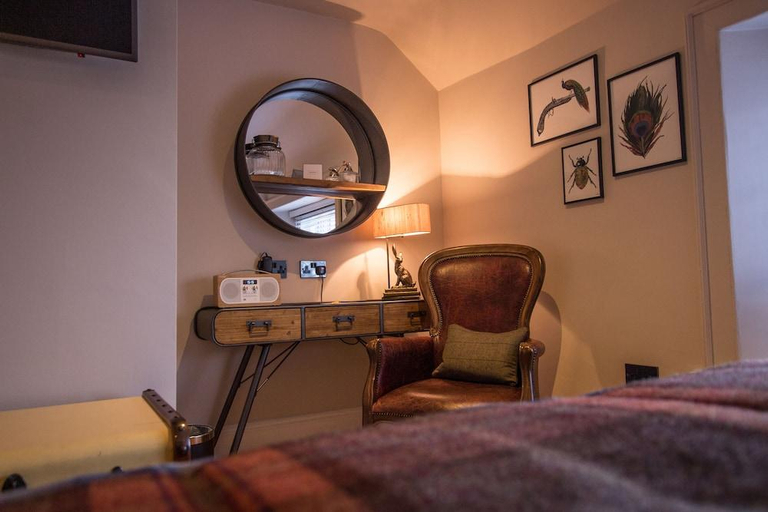 Bedroom 2, The Peacock at Barlow, Derbyshire