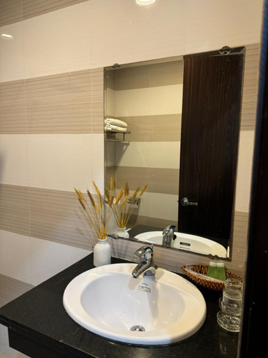 Bathroom 4, Hoa My Hotel, Da Nang