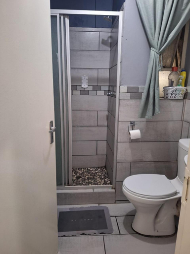 Bathroom 2, Menlyn Place City Vibes, City of Tshwane