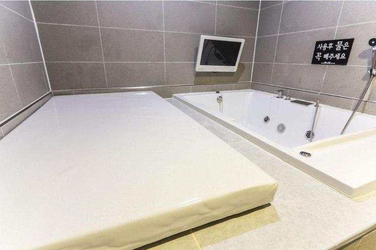 Bathroom 3, B&B hotel, Changnyeong