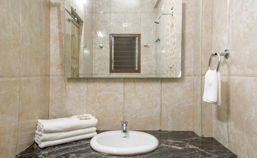 Bathroom, Hotel Sri Sai Park, Chennai