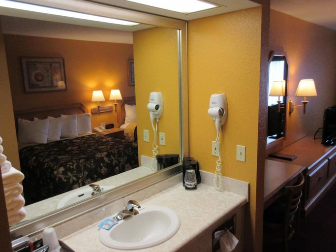 Bathroom, Parkfield Inn - Clinton, Henry