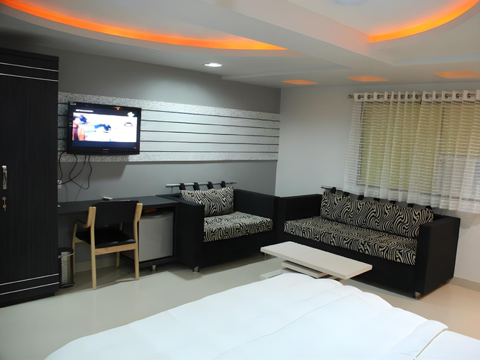 Bedroom 3, Hotel Angel, Amreli
