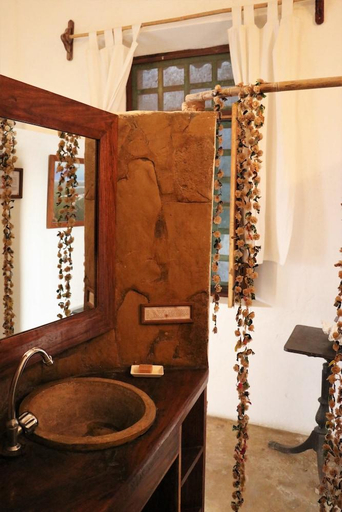 Bathroom 2, Miti Miwiri, Macomia