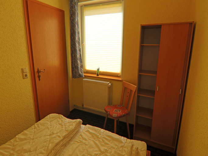 Bedroom 2, Idyllischer Bungalow an der Ostseekuste, Rostock