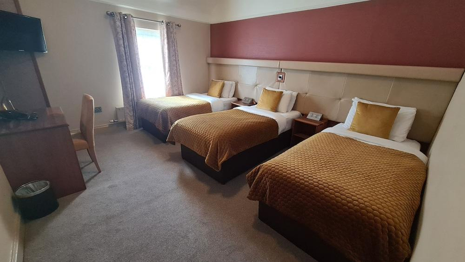 Bedroom 2, Farnham Arms Hotel