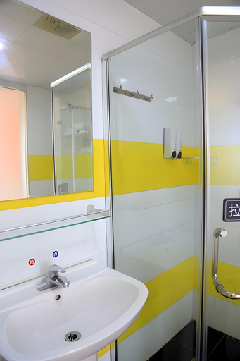 Bathroom, 7 Days Inn Beijing Capital Airport 2nd Branch, Beijing