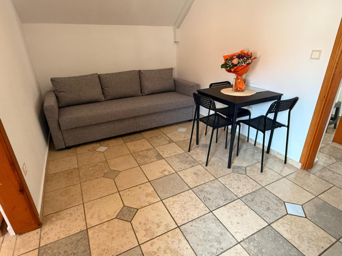 Others 2, Apartment 39, Vir