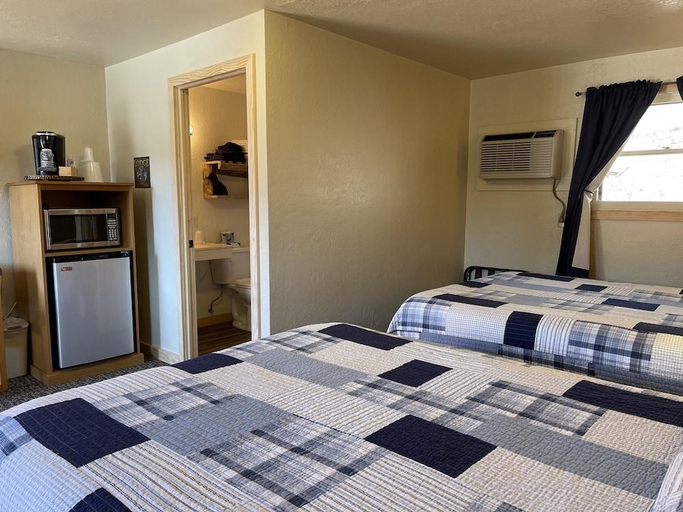 Bedroom 2, Mountain View Lodge & Cabins, Pennington