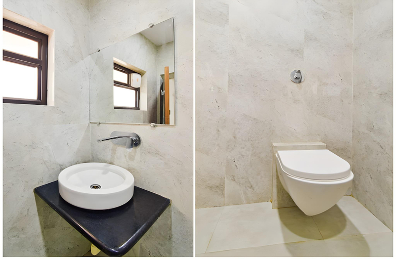 Bathroom 3, Hotel Palace, Chandrapur