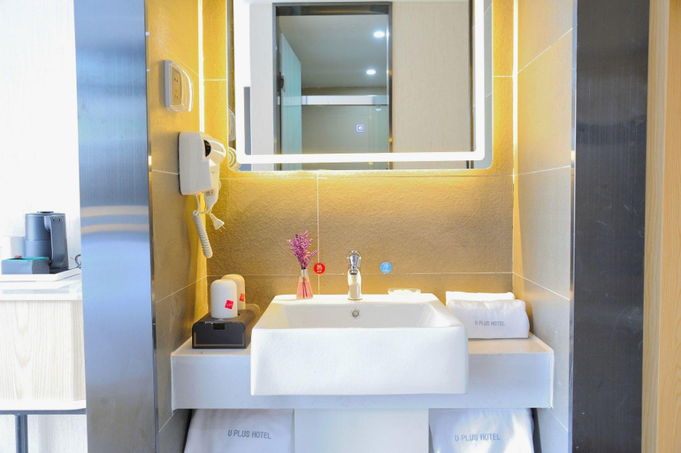 Bathroom, UP and IN Hotel Shandong Rizhao Wulian Square, Rizhao