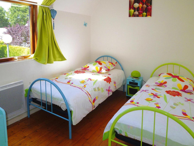 Bedroom 2, Terraced House in Beg Meil near Sandy Beaches, Finistère