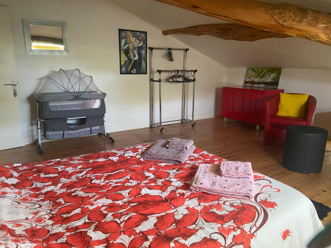 Bedroom, chambre deux personnes, lit pour Bebe, Tarn-et-Garonne
