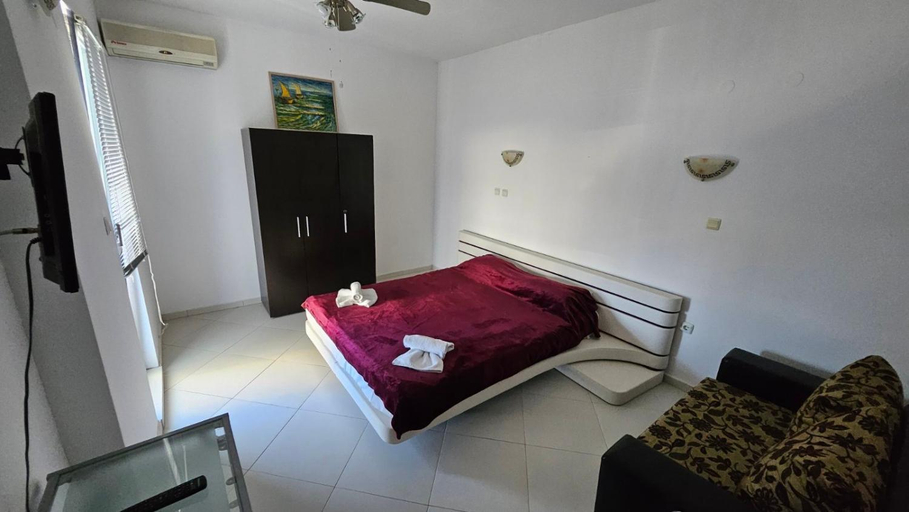 Bedroom 3, Apartments Yalta, Varna