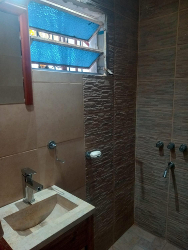 Bathroom, La Casita, Chascomús
