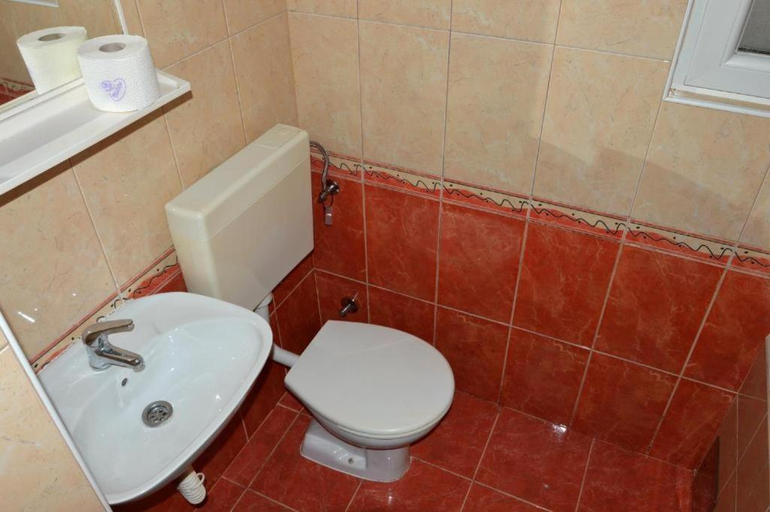 Bathroom 2, Una Rosa Hostel, Una-Sana