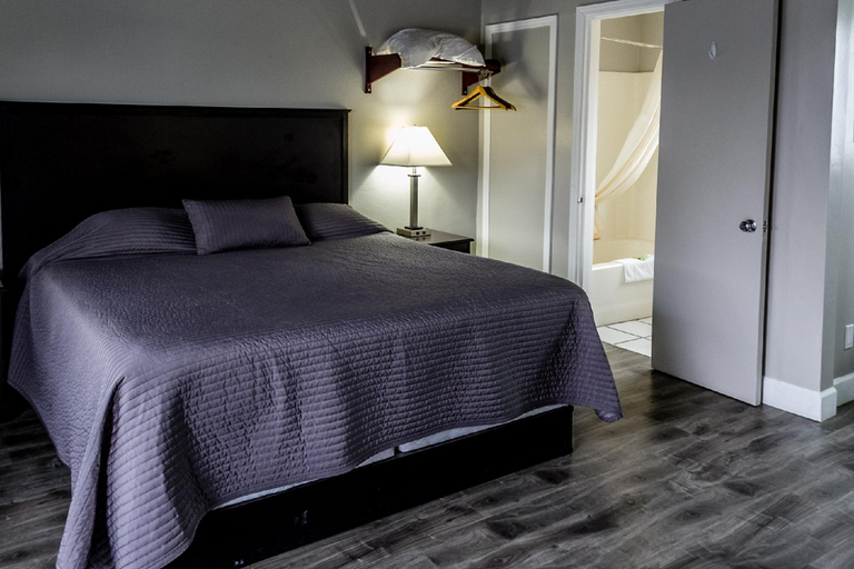 Bedroom 2, レイクビュー ロッジ モーテル, Lake