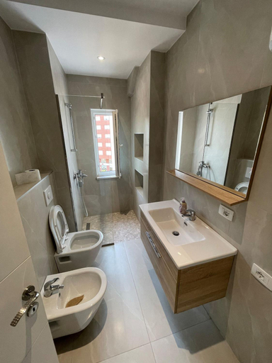 Bathroom 2, Kadare City-Center Apartment with Balcony, Tirana