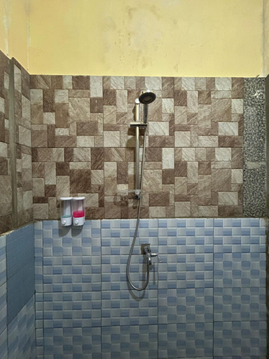 Bathroom 3, FOUR-G Home Stay & Komodo Tour, West Manggarai