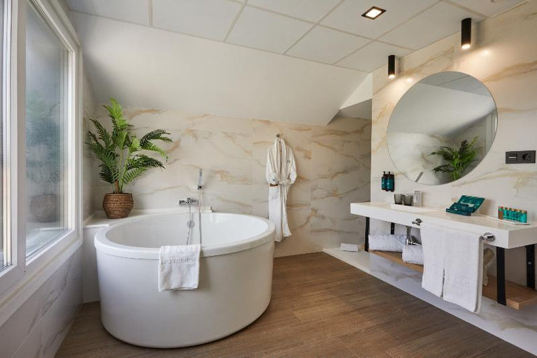 Bathroom 4, Apartamentos Silken Fontibre Iberia Spa, Cantabria