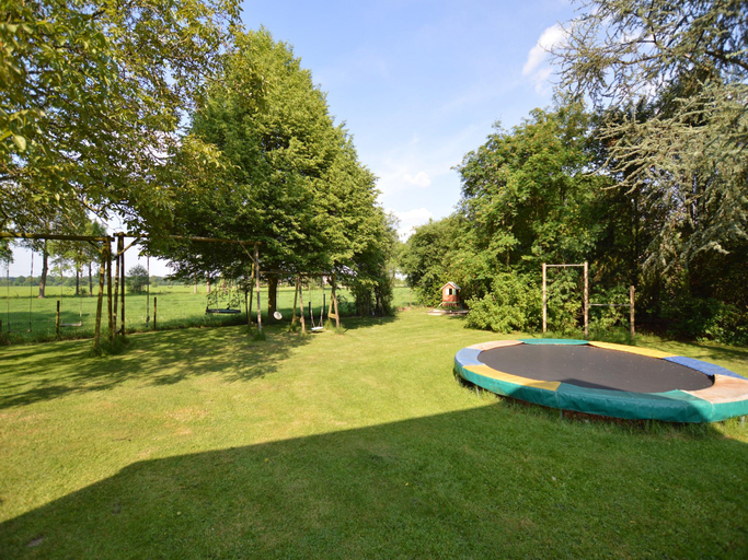 Others 5, Family residence with large garden, Raalte